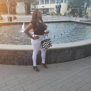 Meet your Posher, Nakia